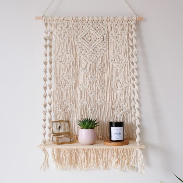 ručně vyrobená macramé polička Boho Love detail