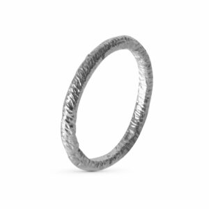 Stříbrný prsten tepaný